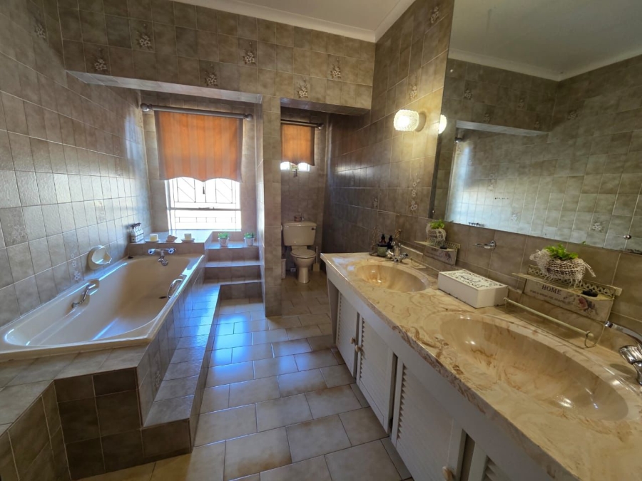 5 Bedroom Property for Sale in Frankfort Free State